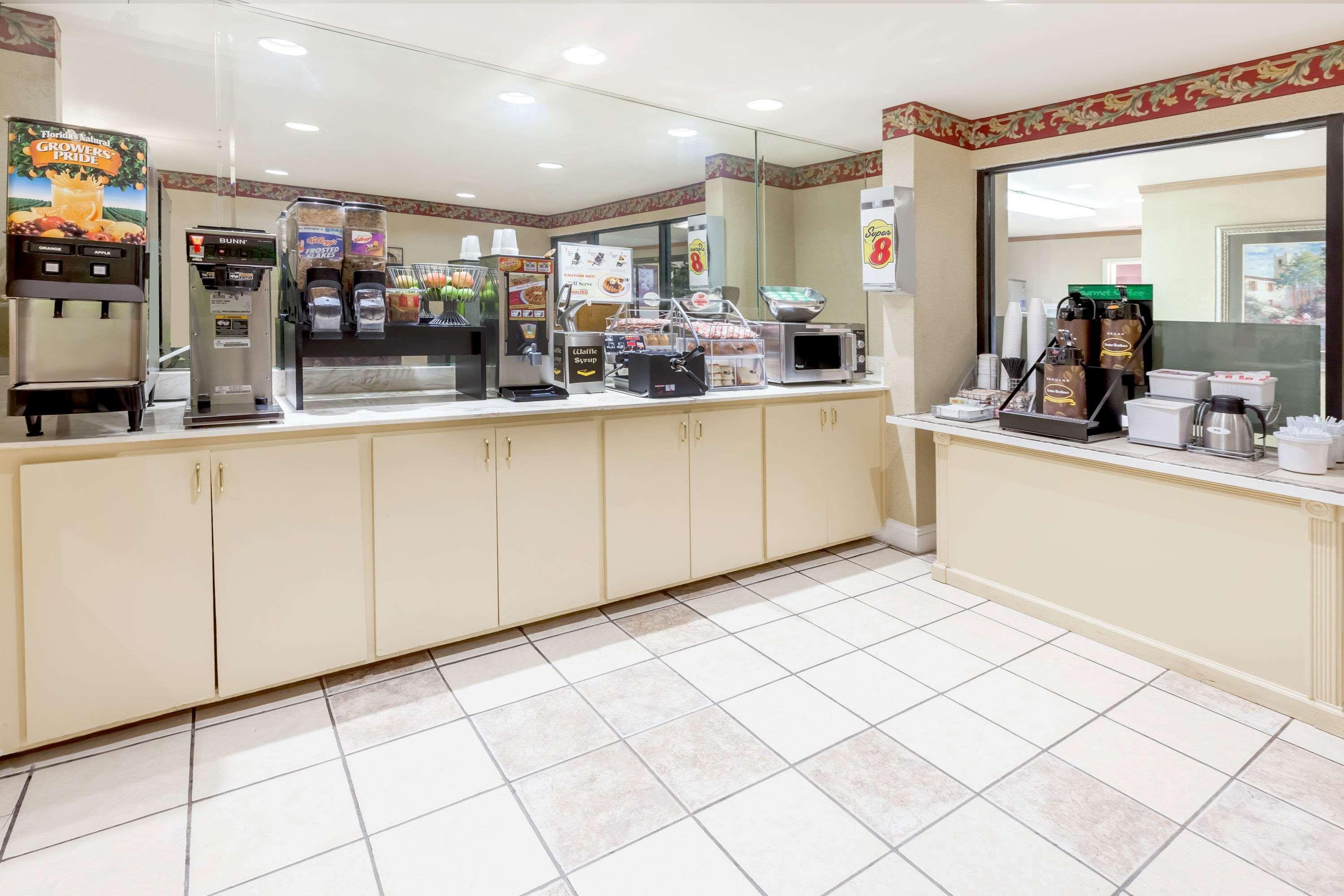 Super 8 By Wyndham Pine Bluff Ξενοδοχείο Εξωτερικό φωτογραφία